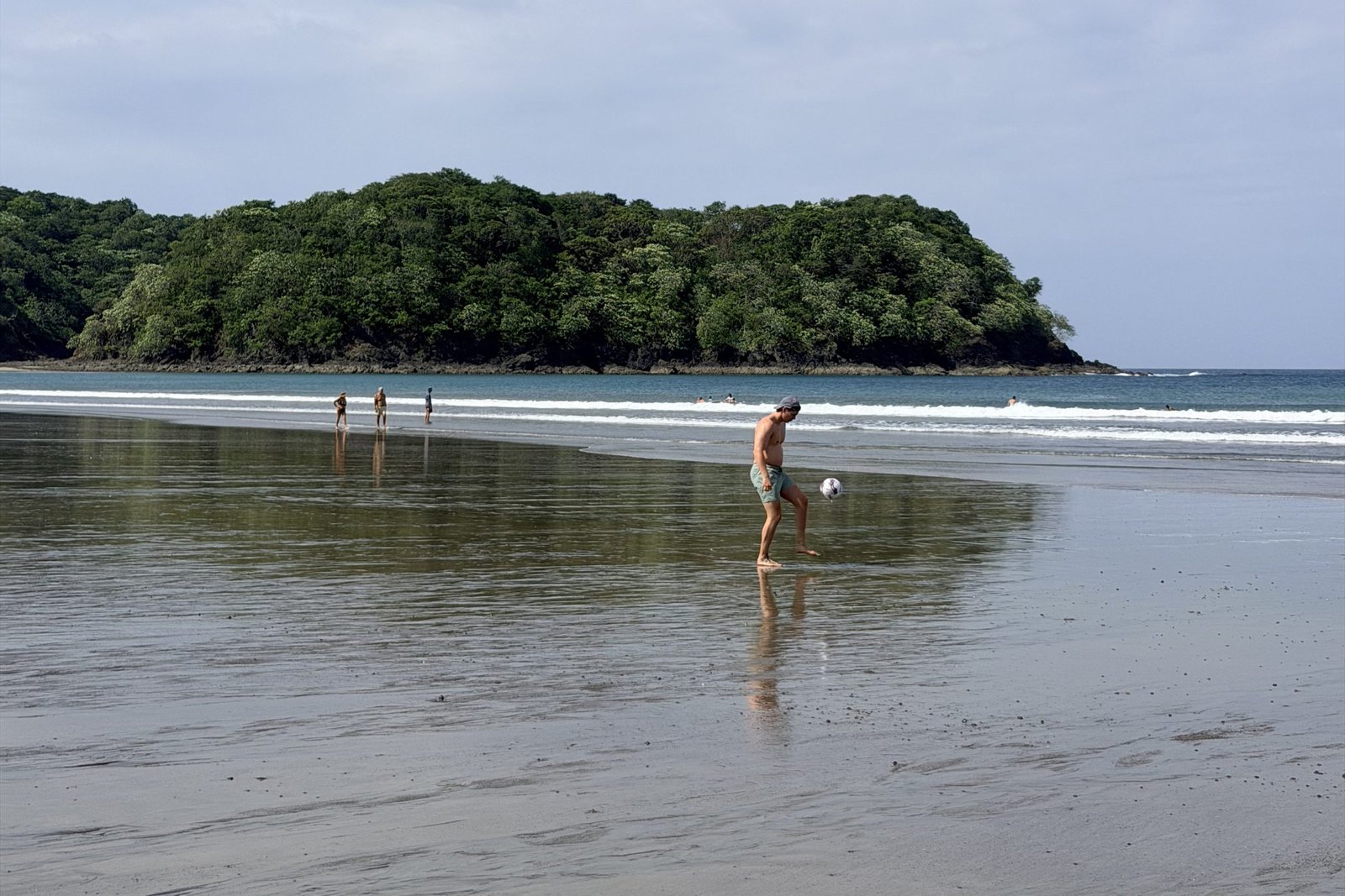 De baai van Playa Venao bij eb