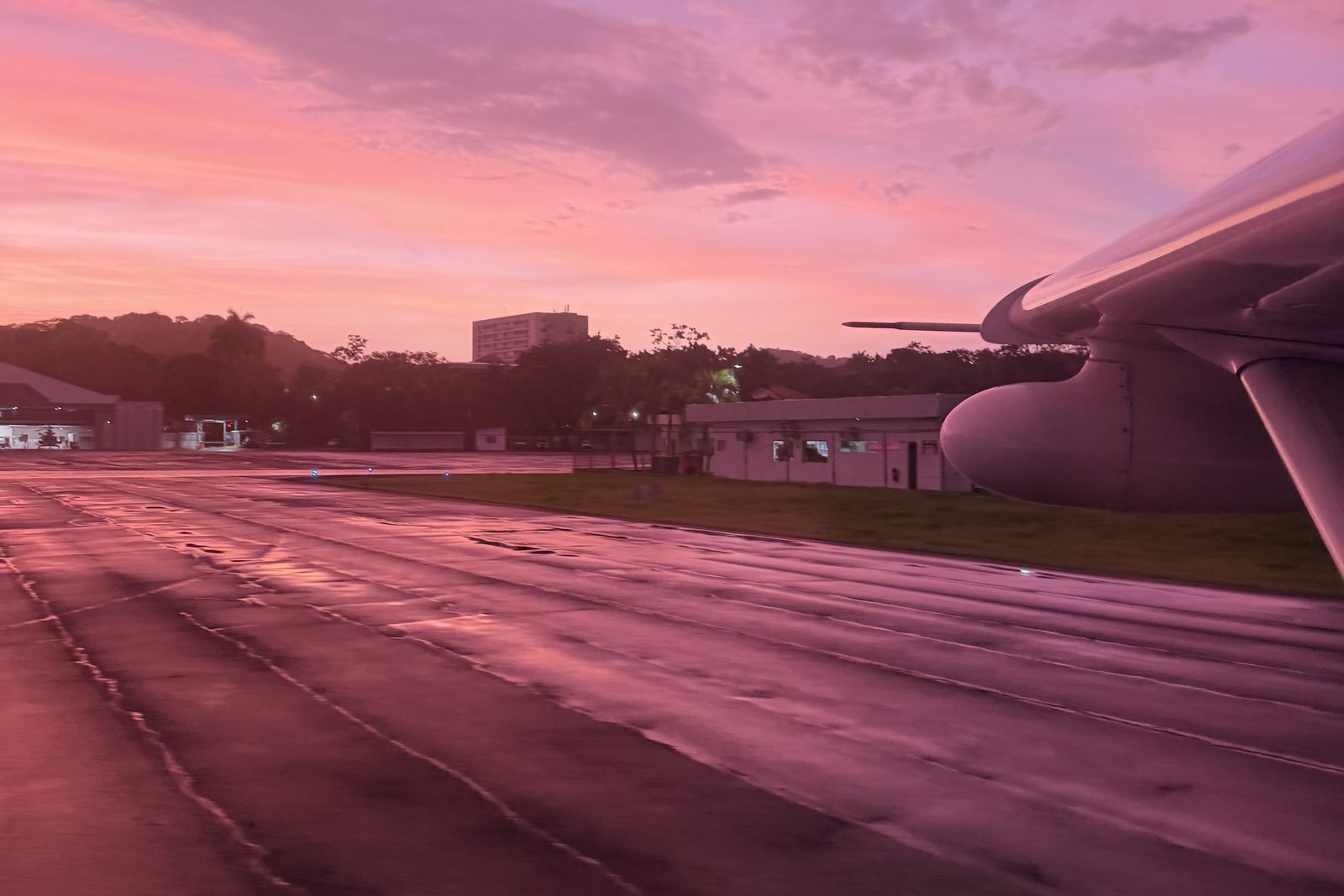 Zonsondergang bij de landing in Panama-Stad