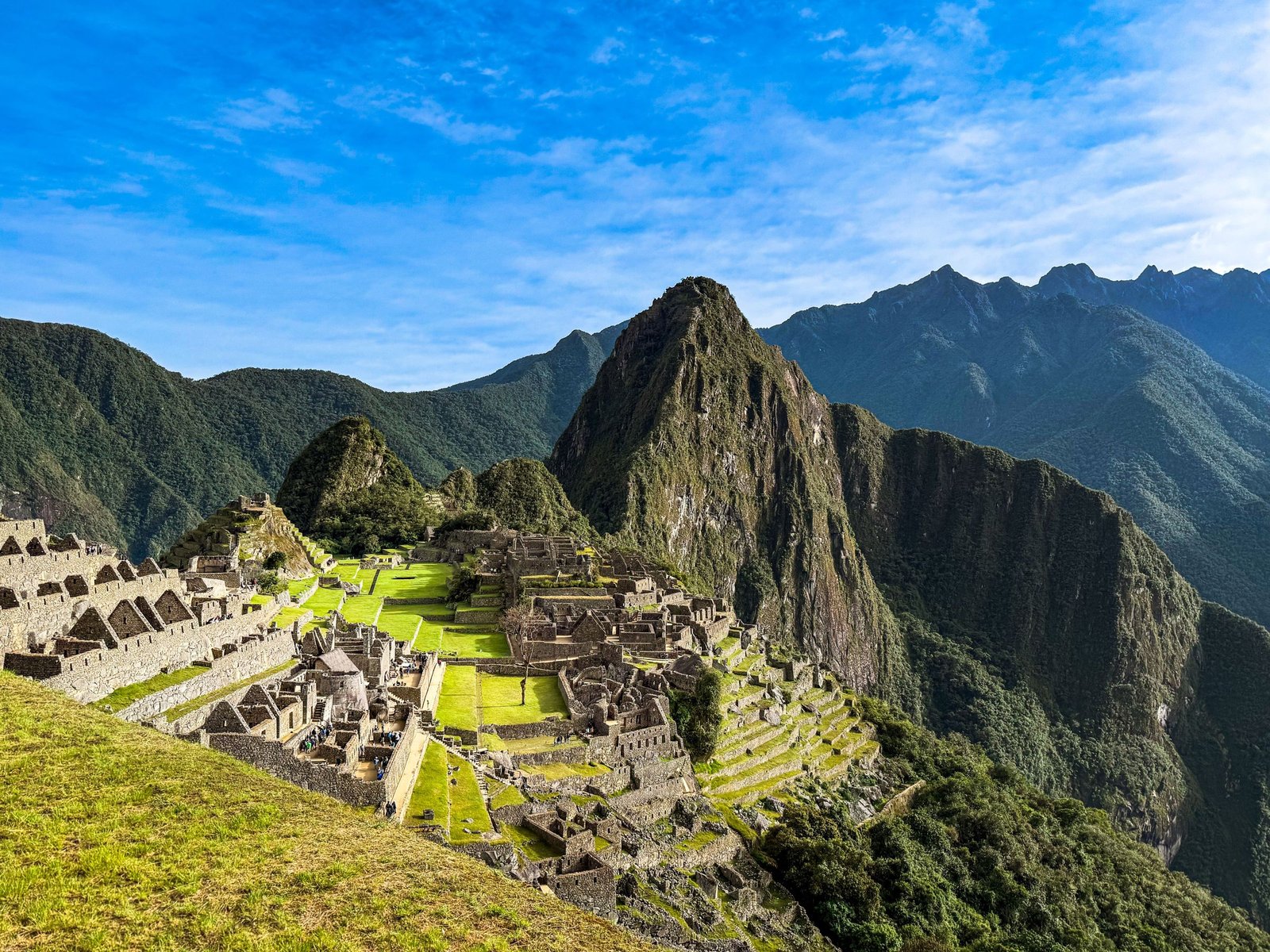 Machu Picchu onder een blauwe lucht