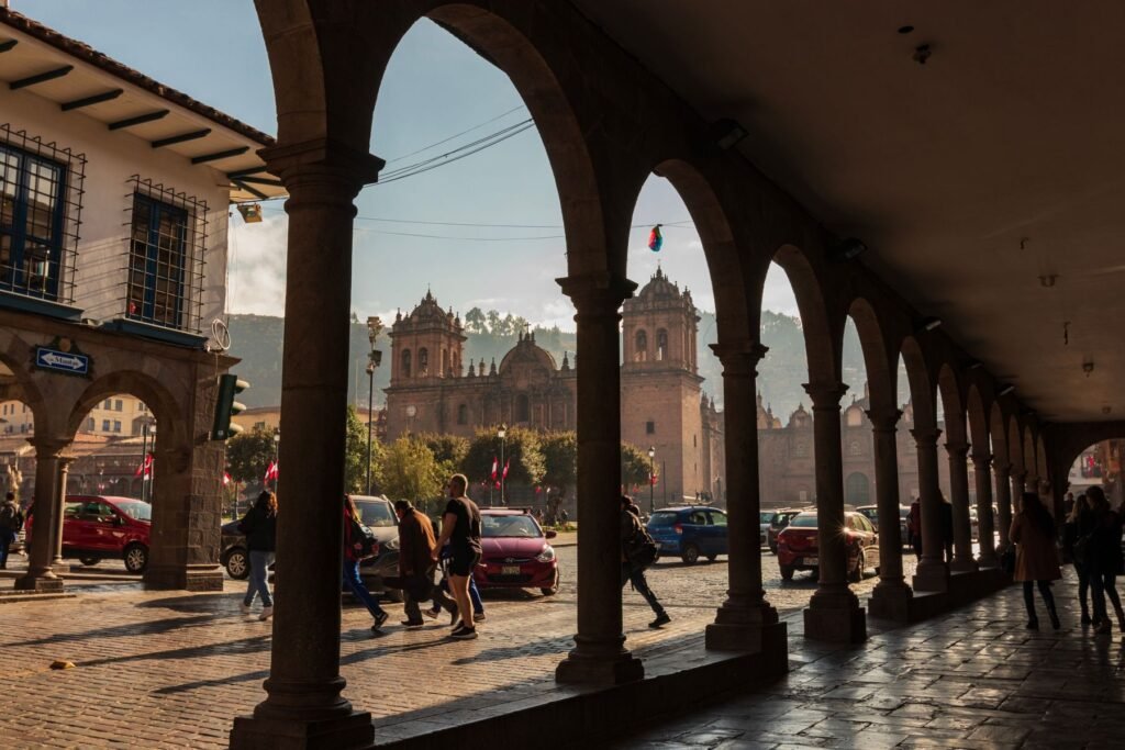 Gevel van de kathedraal aan de Plaza de Armas in Cusco