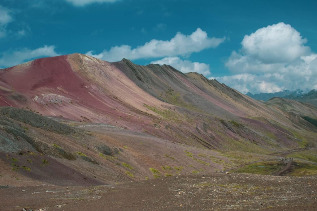 Dieprode berghellingen in de Red Valley naast Vinicunca