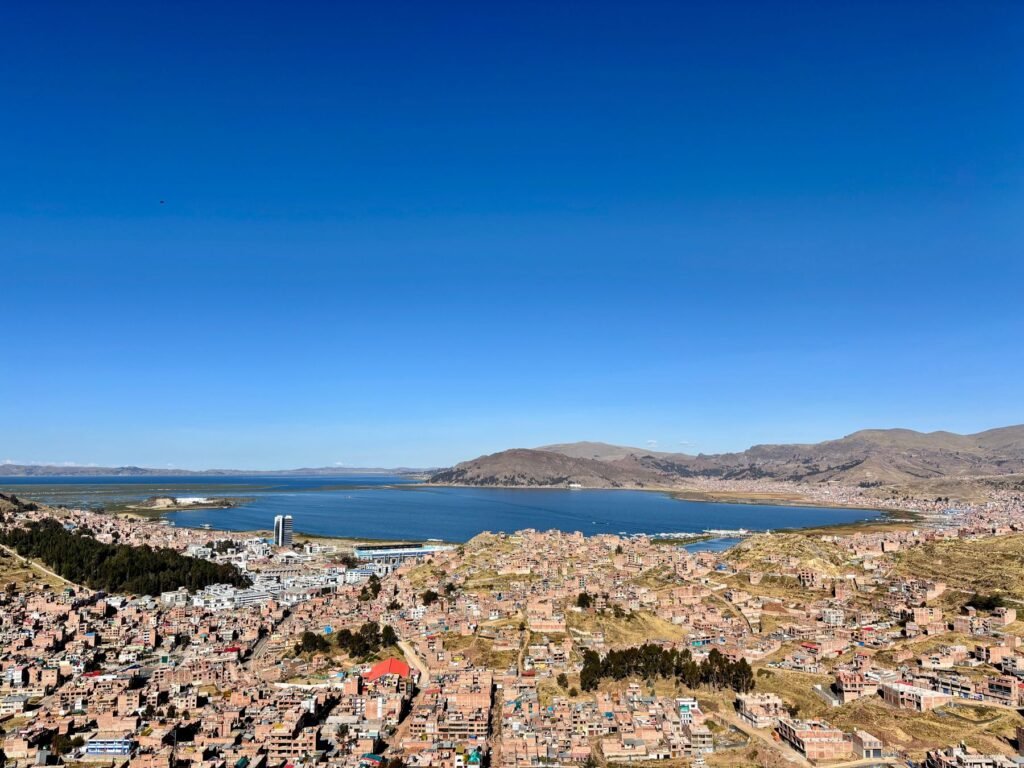 Puno aan de oever van het Titicacameer, vertrekpunt naar de grens met Bolivia