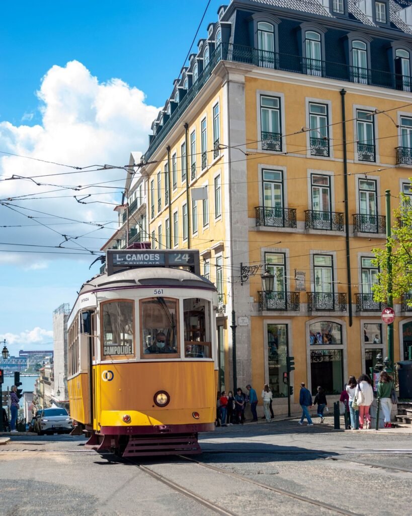 Gele tram in Lissabon