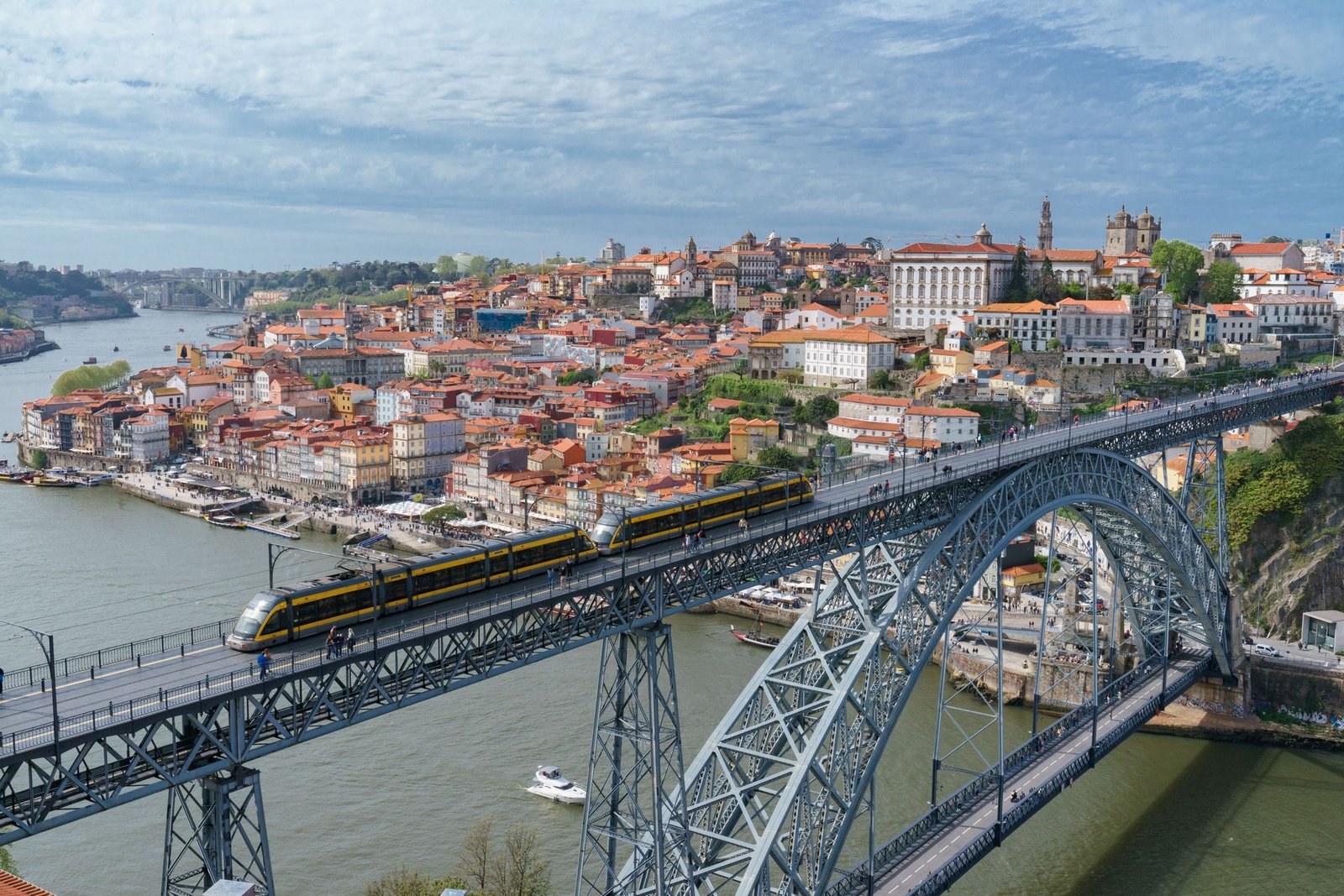 De Dom Luís I-brug over de Douro in Porto