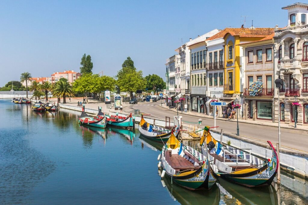 Kanaal met boten in Aveiro
