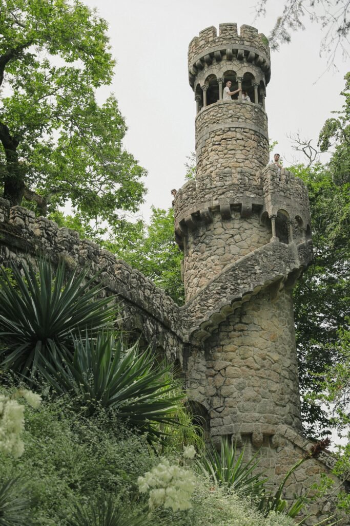 Toren tussen het groen in Sintra
