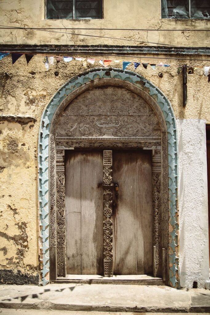Gesneden houten deur in Stone Town