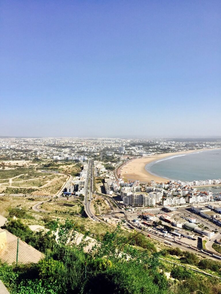 De baai van Agadir vanaf de heuvel