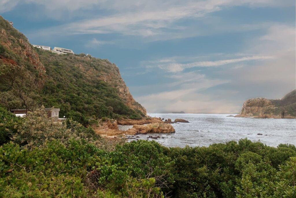 Kliffen en zee bij Knysna