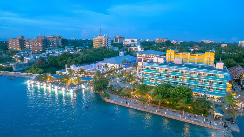 Hotels aan het water van het Msasani-schiereiland bij avond