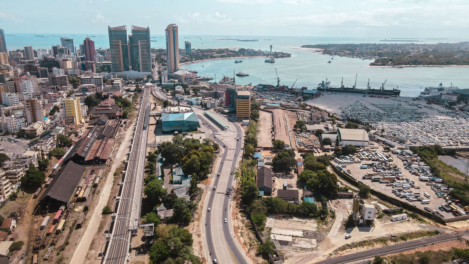 Skyline en haven van Dar es Salaam