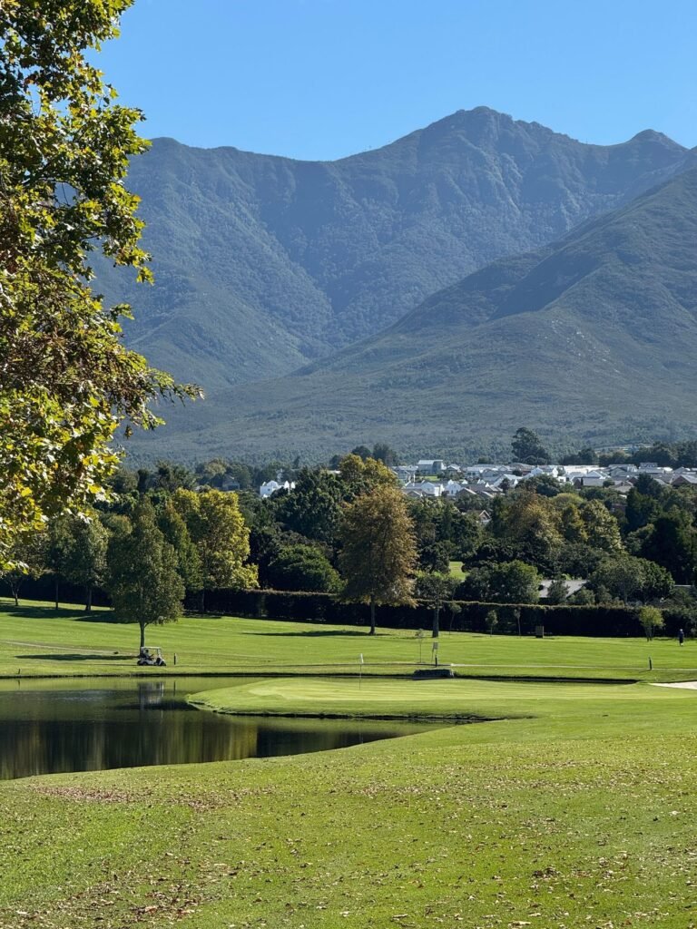 Groene vallei van Franschhoek met de bergen erachter