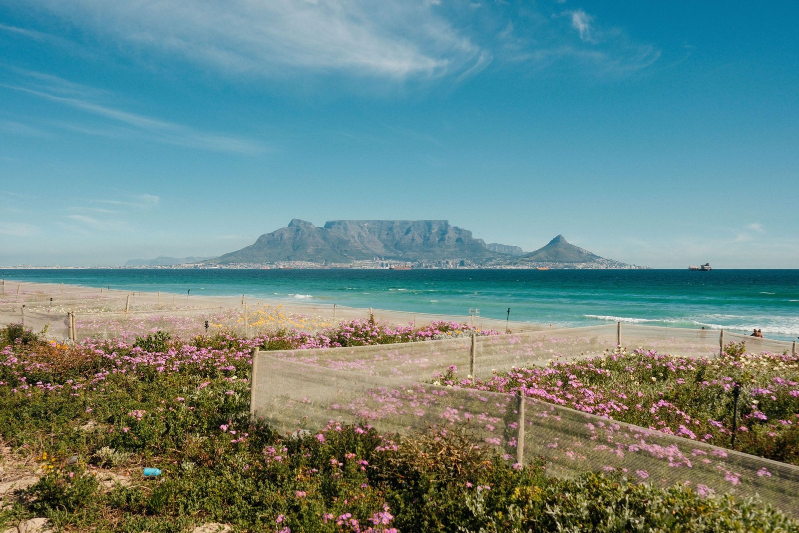 De Tafelberg gezien vanaf het strand van Bloubergstrand