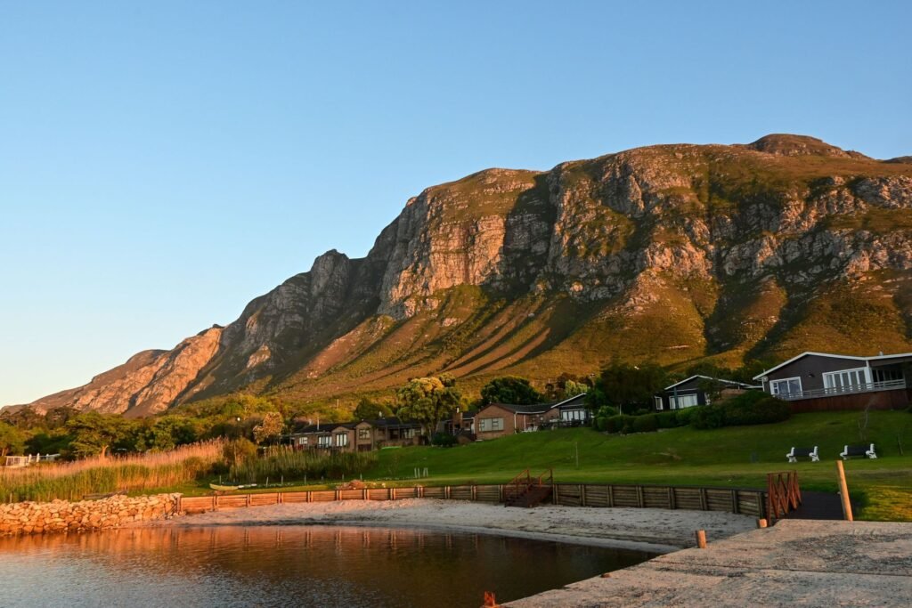 Bergen en water in de omgeving van Hermanus