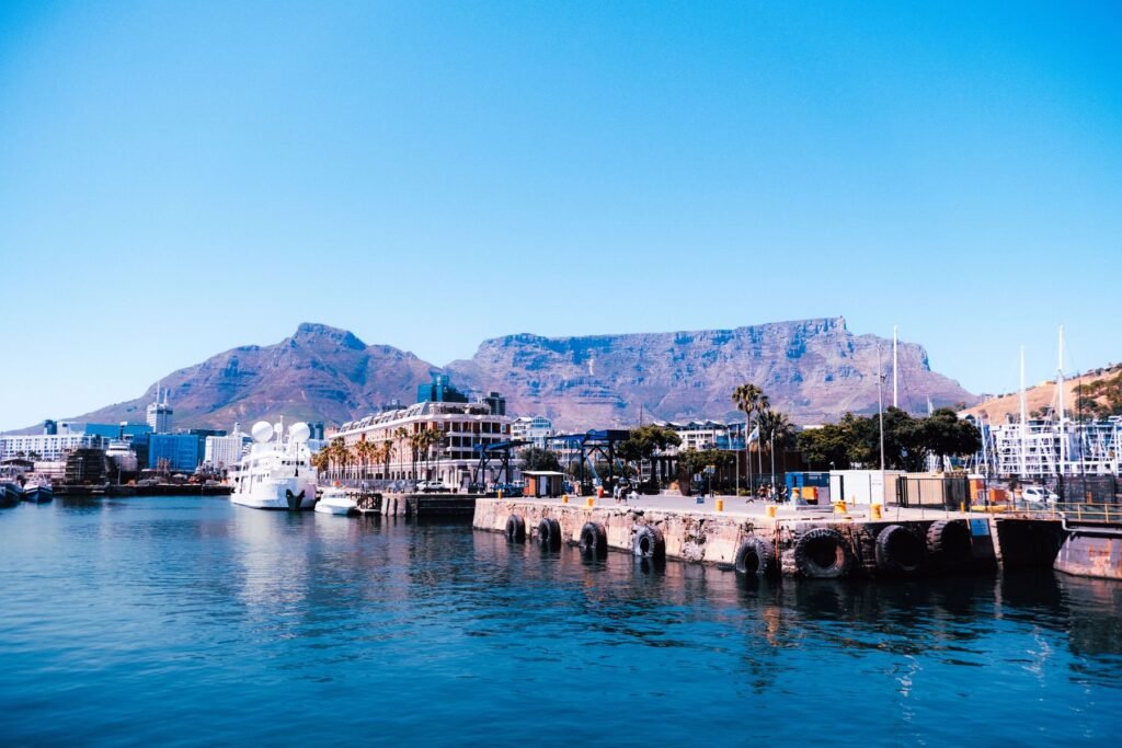 De haven van het V&A Waterfront met de Tafelberg op de achtergrond
