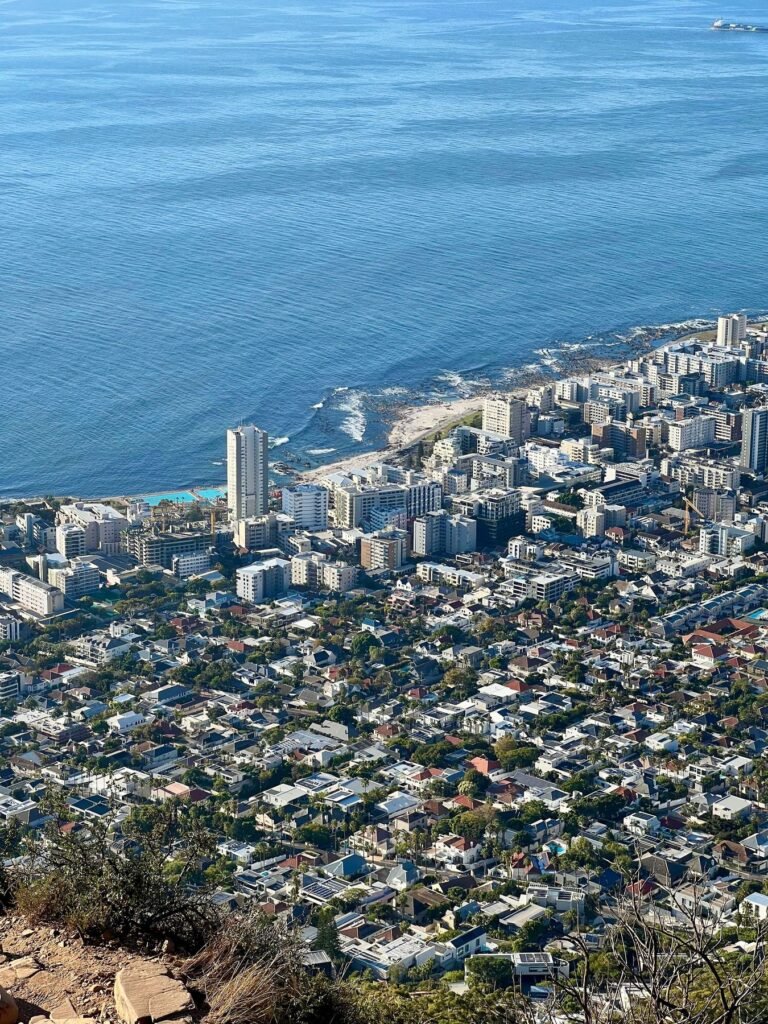 Sea Point en de kust van Kaapstad vanuit de lucht