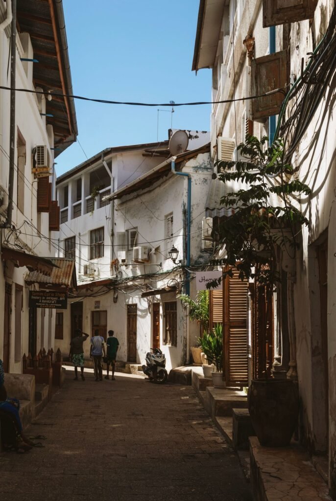 Straat met oude huizen in Stone Town