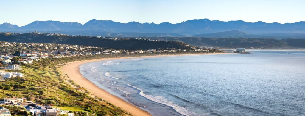 Lange baai met strand aan de Garden Route