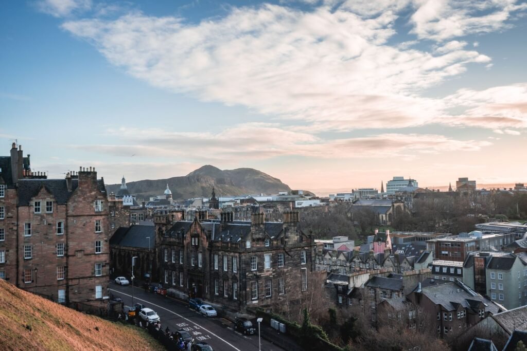 Skyline van Edinburgh met Arthur's Seat