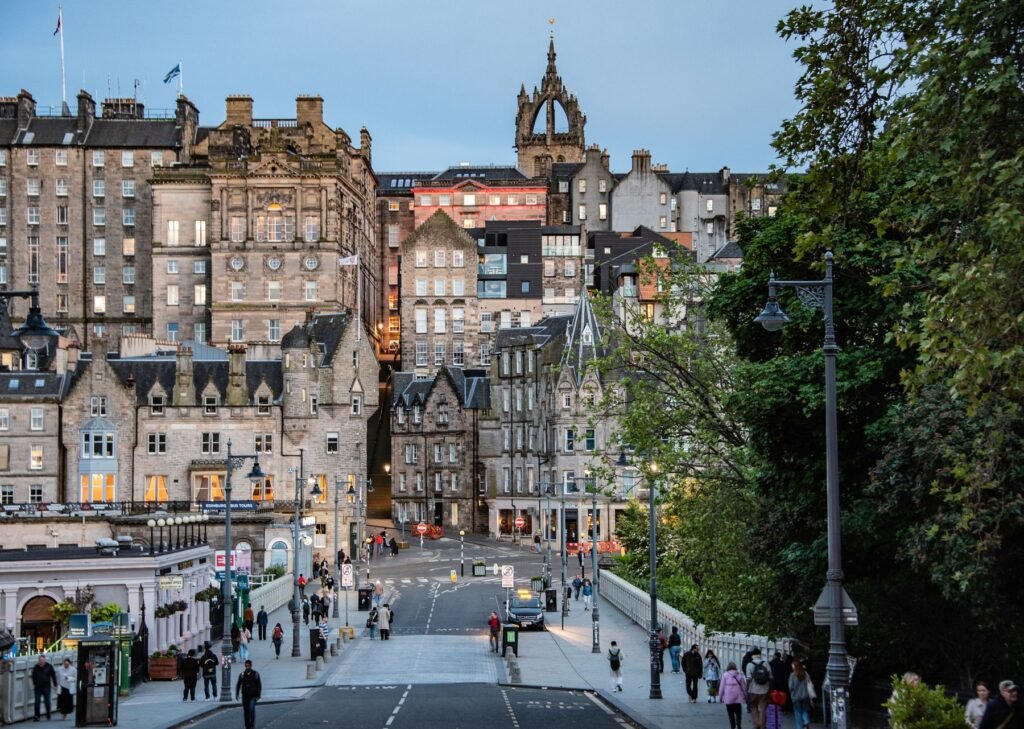 Straat in de oude stad van Edinburgh