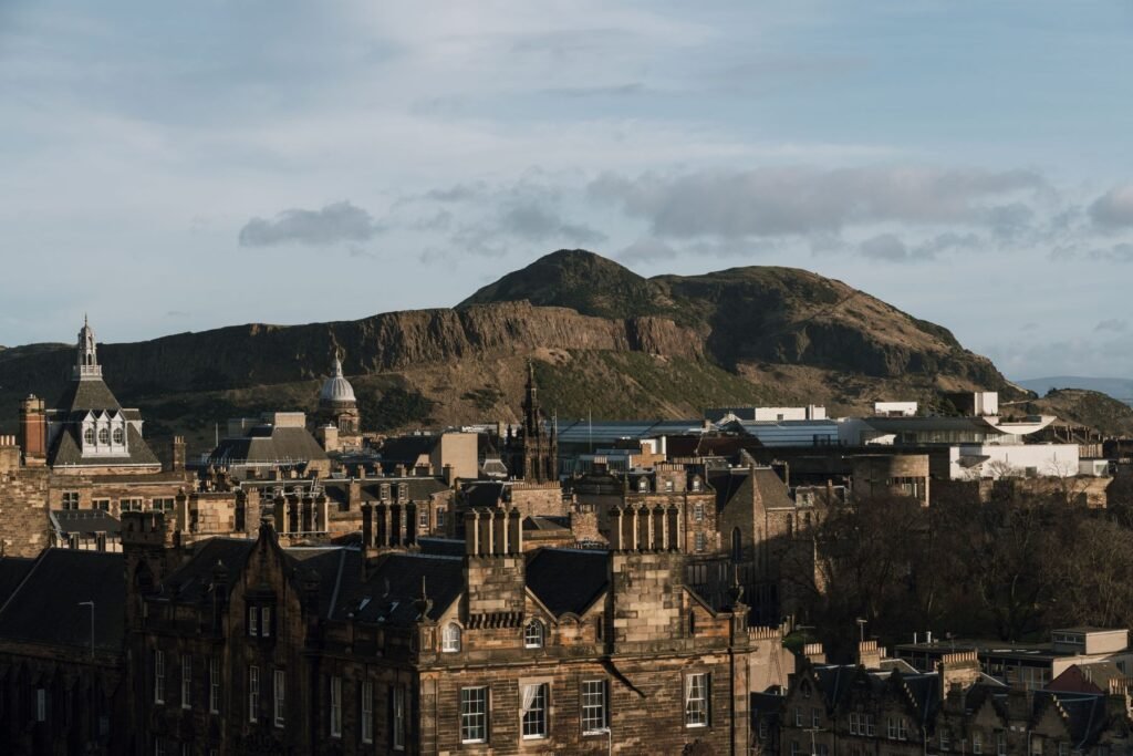 Arthur's Seat boven de stad