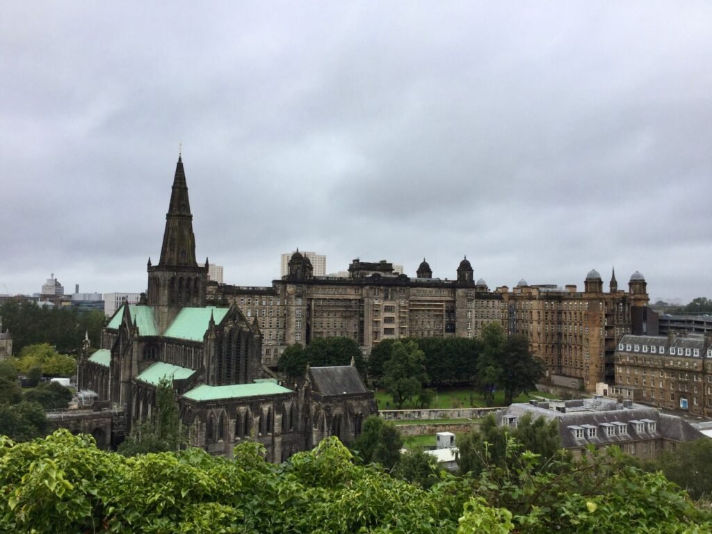 Kathedraal van Glasgow tussen het groen