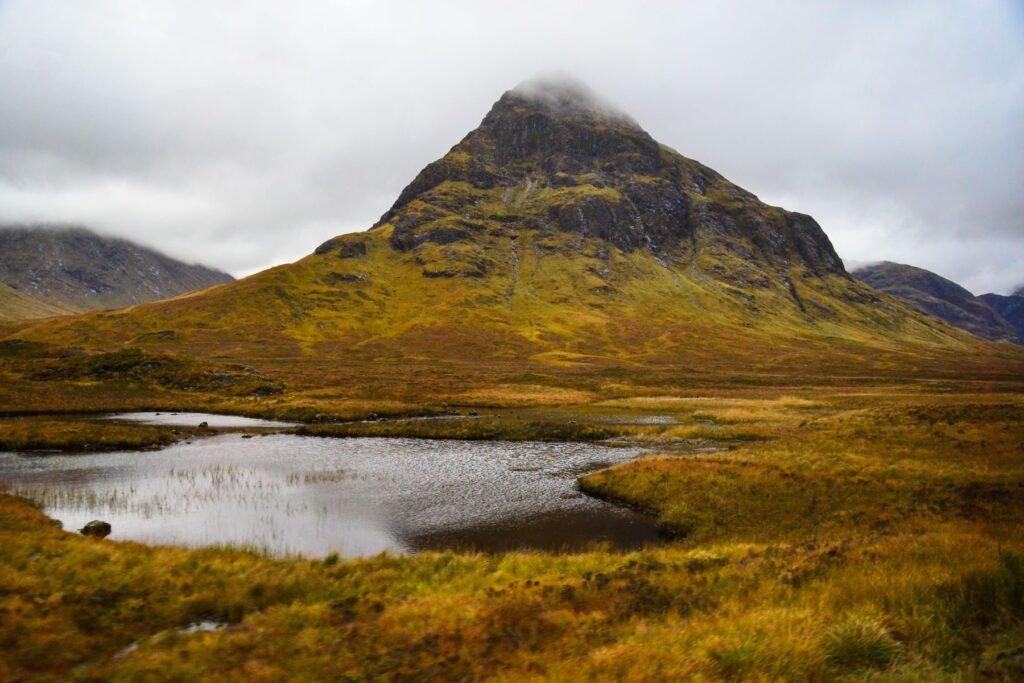 Meertje voor een berg in Glencoe