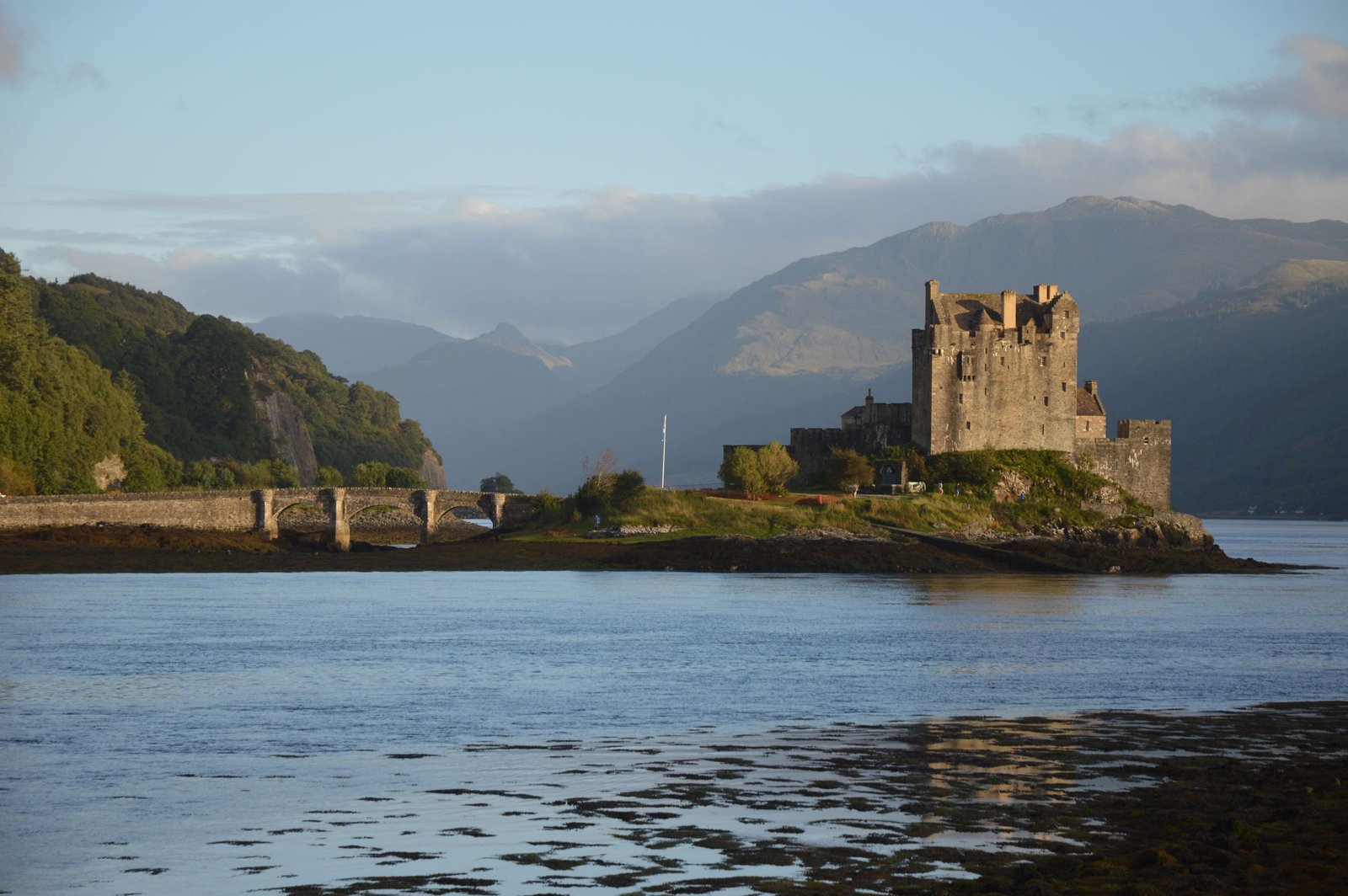 Eilean Donan Castle aan het water