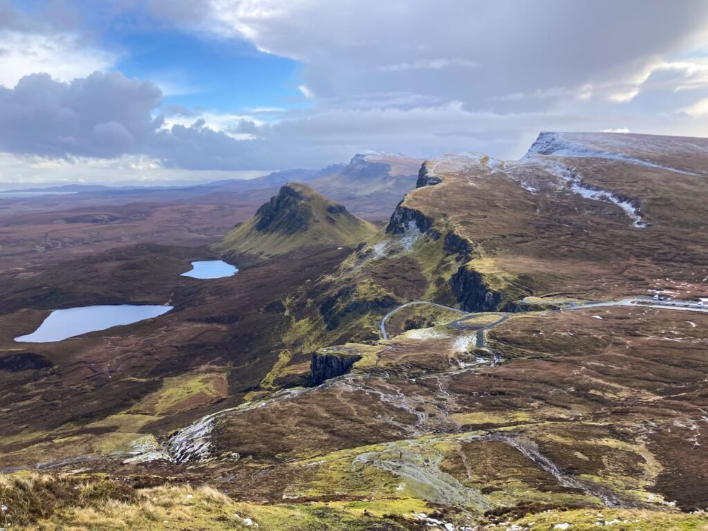 De Quiraing op Isle of Skye van bovenaf