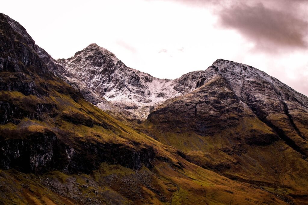 Besneeuwde toppen in Glencoe