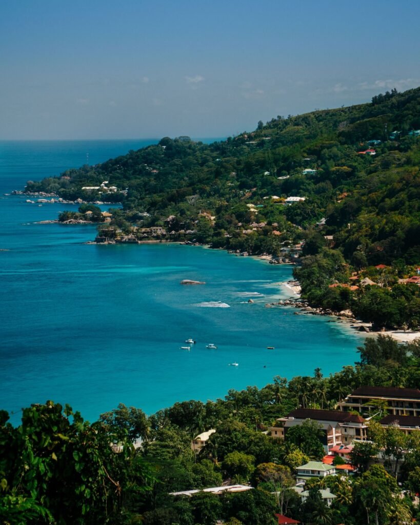 Uitzicht over Beau Vallon op Mahé