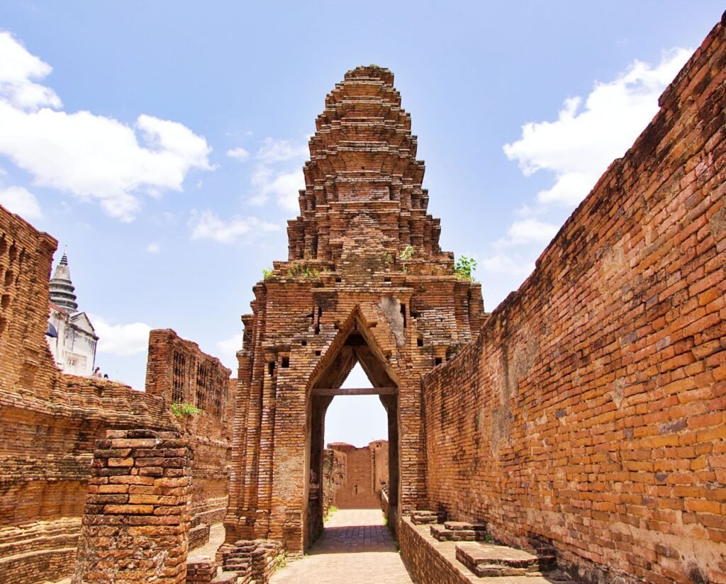 Bakstenen poort in Ayutthaya
