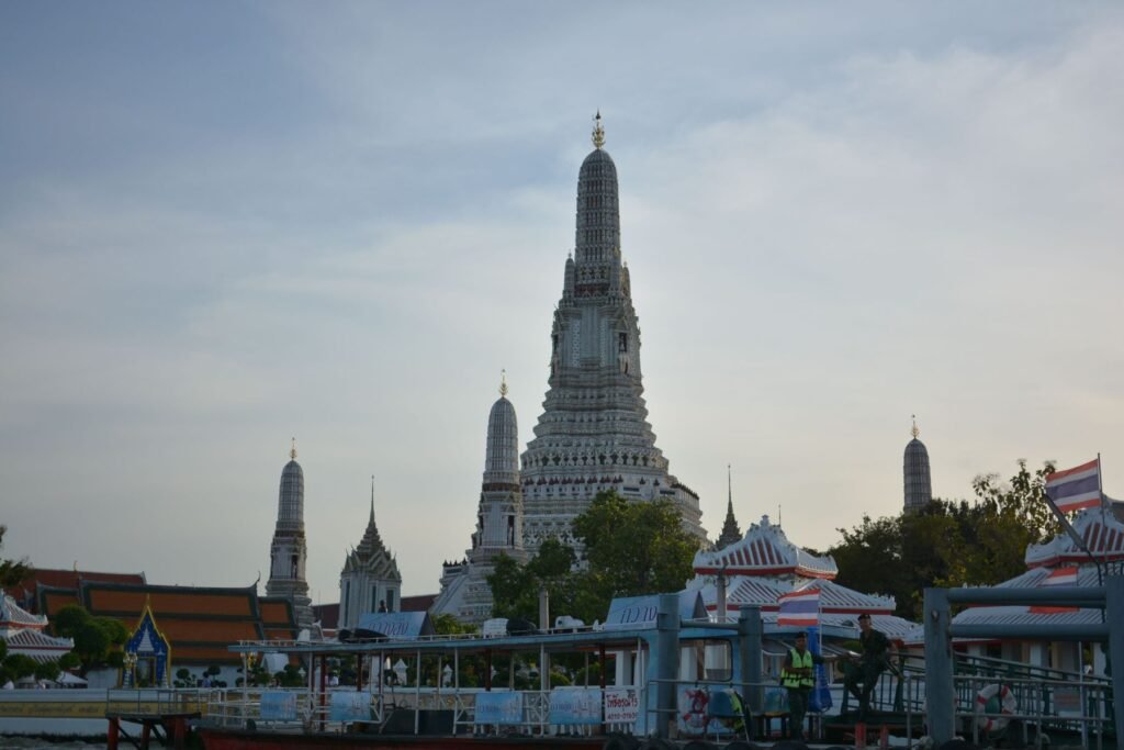 Wat Arun aan de oever van de Chao Phraya