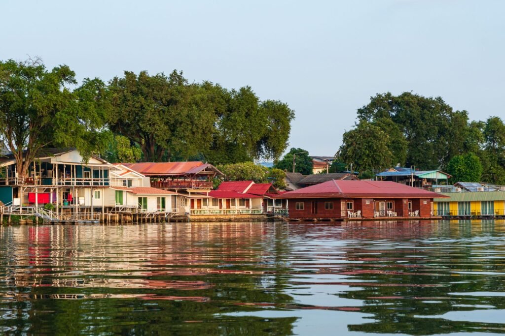 Drijvende huizen aan de Kwai