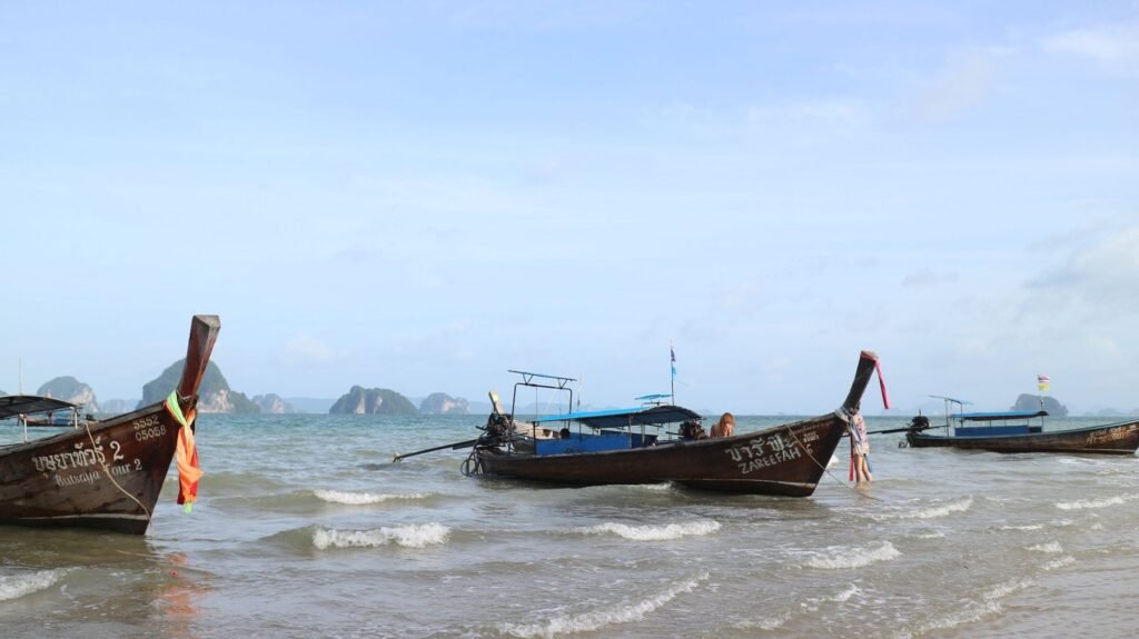 Longtailboten in de Andamanse Zee bij Krabi