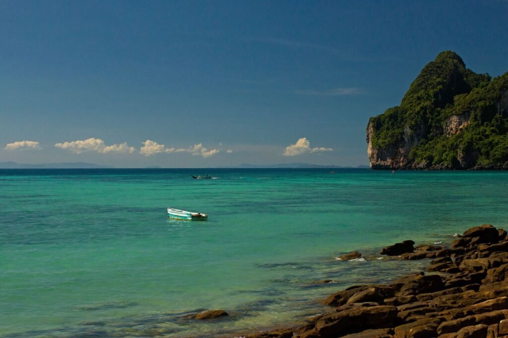 Kalksteeneiland in de Andamanse Zee bij Krabi
