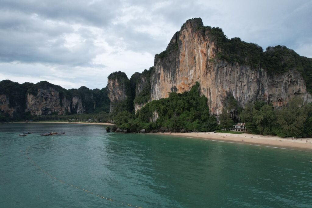 Kalksteenrotsen bij Railay
