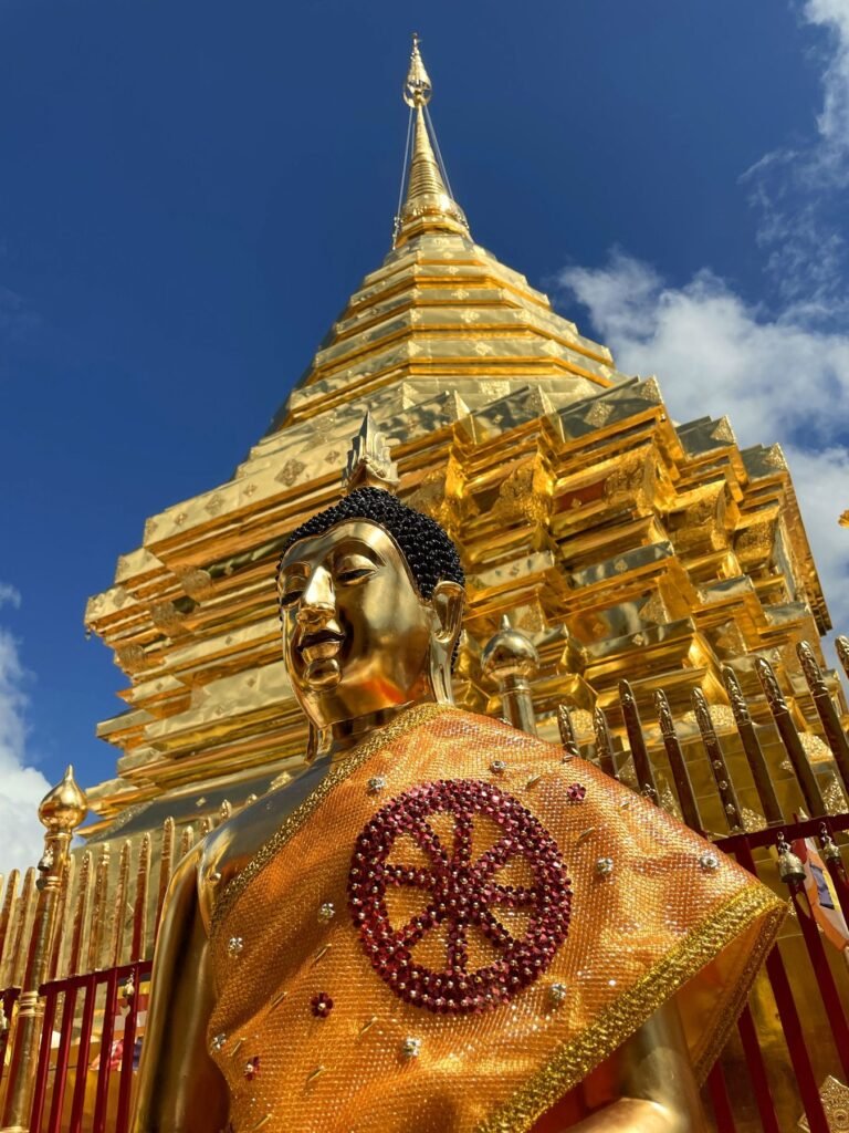 Gouden boeddhabeeld bij Wat Phra That Doi Suthep