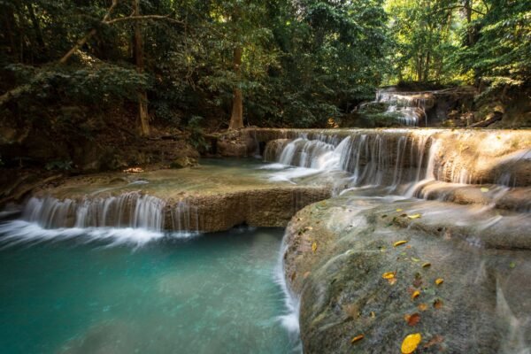 Kleine waterval in de provincie Kanchanaburi