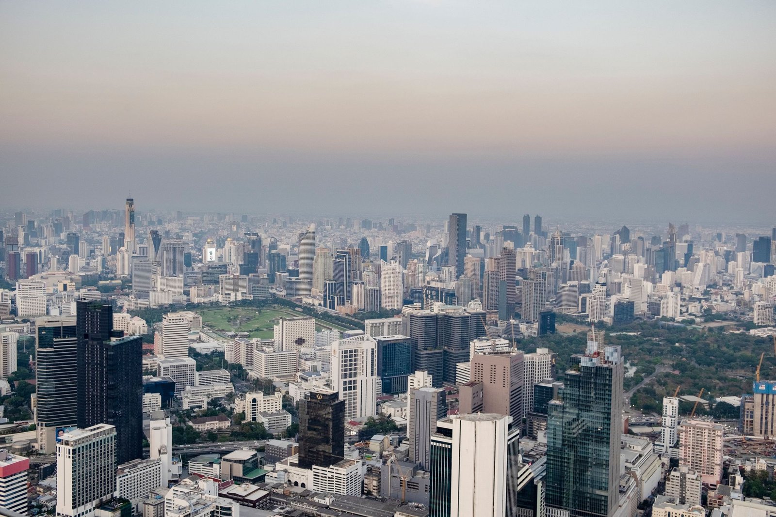 Is Thailand veilig? Reisadvies 2026, oplichting, verkeer en zee