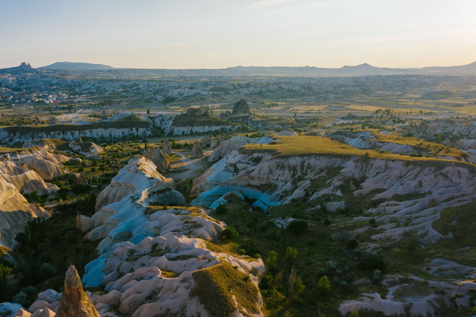 Dal in Cappadocië bij zonsopkomst