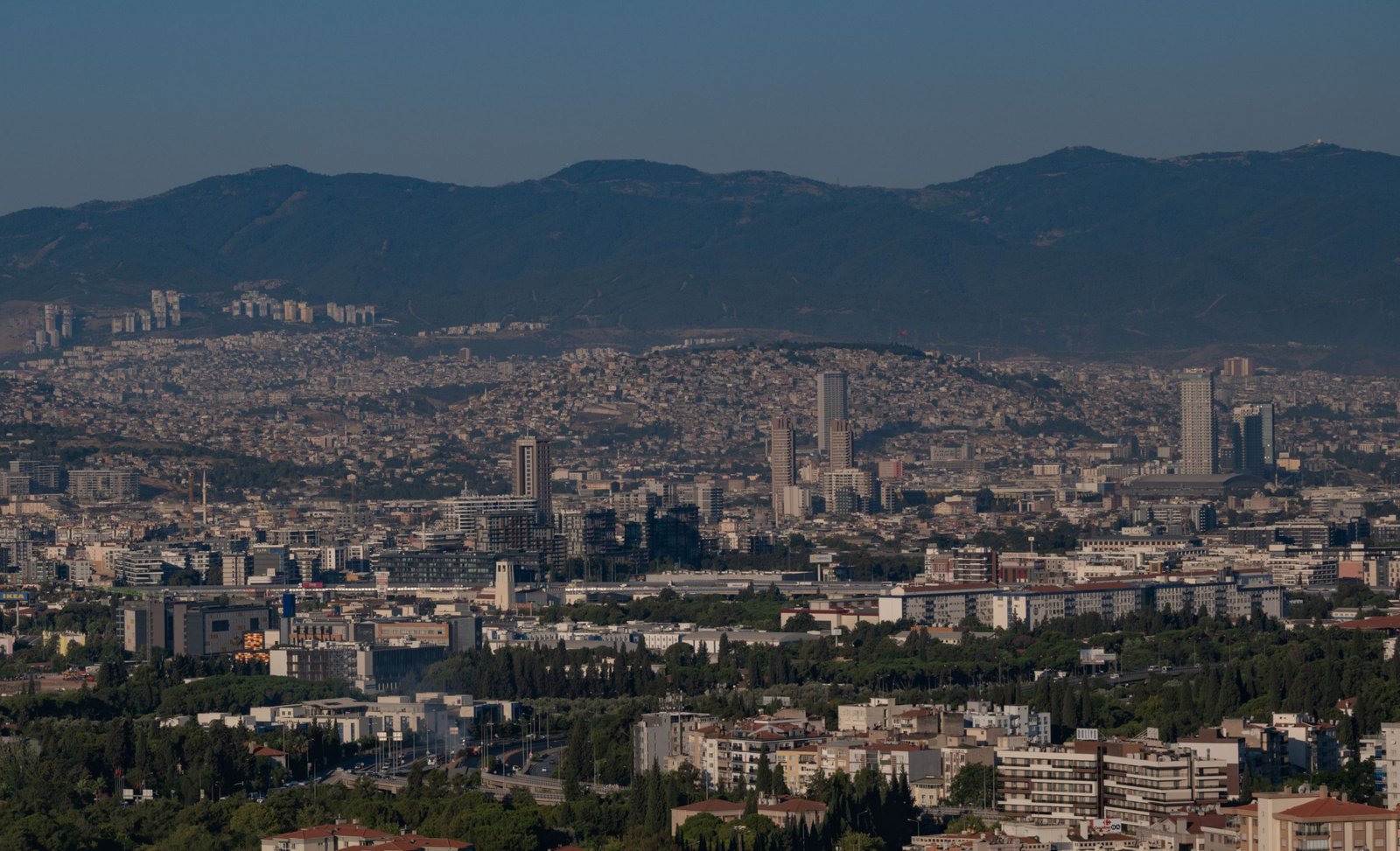 Izmir tegen de bergen