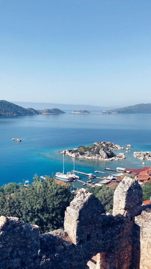 Uitzicht over de kust bij Kaş