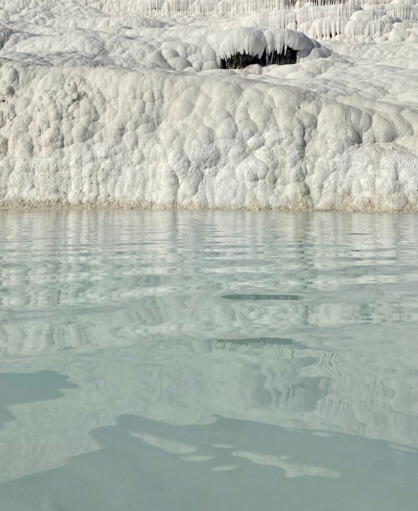 Water in de terrassen van Pamukkale