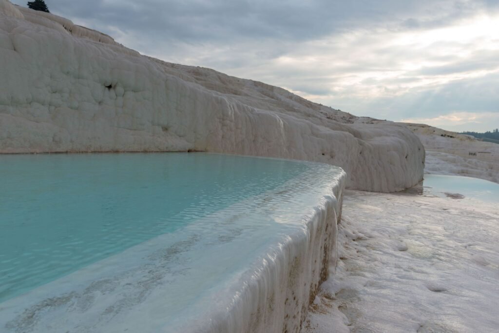Rand van een terras in Pamukkale