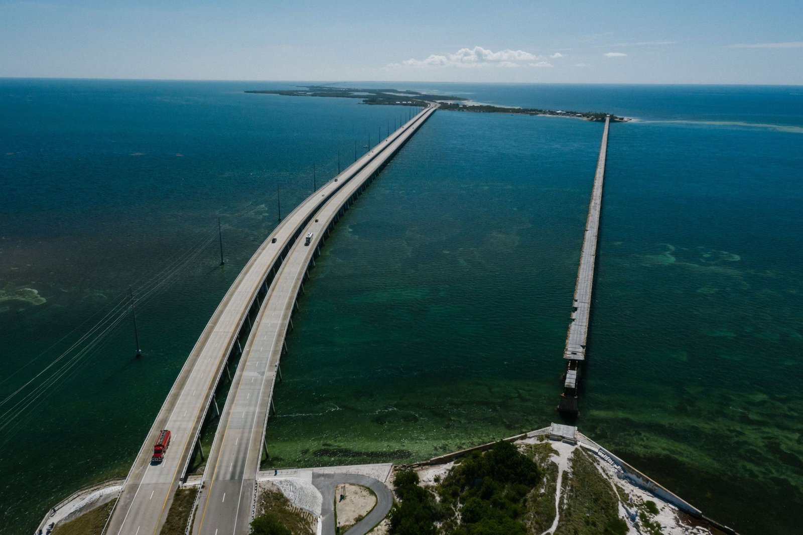 De Seven Mile Bridge in de Florida Keys van bovenaf