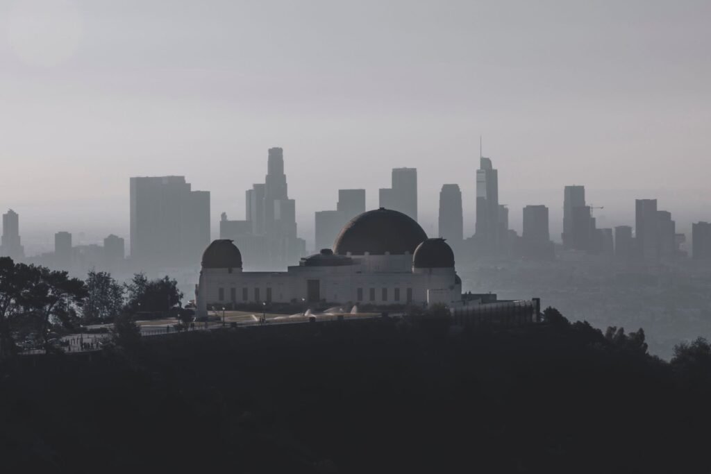 Griffith Observatory met de skyline van Los Angeles