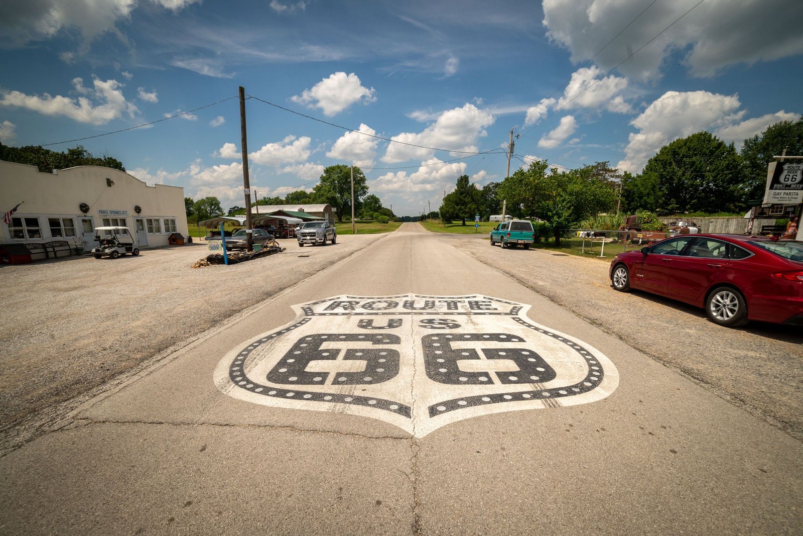 Route 66-logo op het asfalt