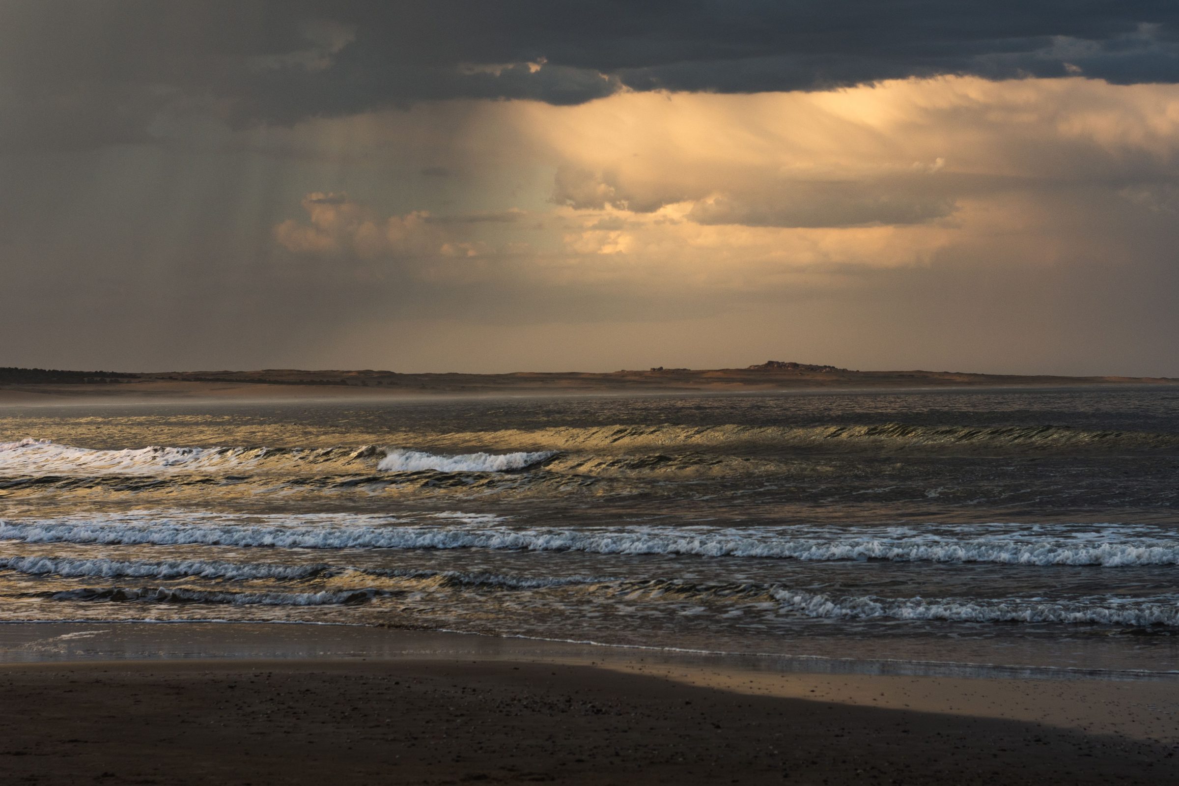 De kust van Cabo Polonio onder dreigende wolken