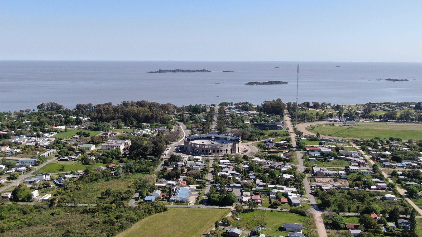 Luchtfoto van Colonia del Sacramento aan de Río de la Plata